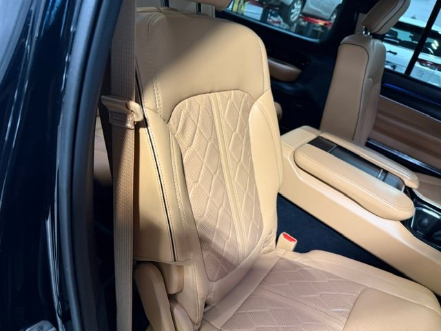 Certified 2025 Jeep Grand Wagoneer L Series III w/ Rear Seat Video Group 1 AWD/4WD image 19
