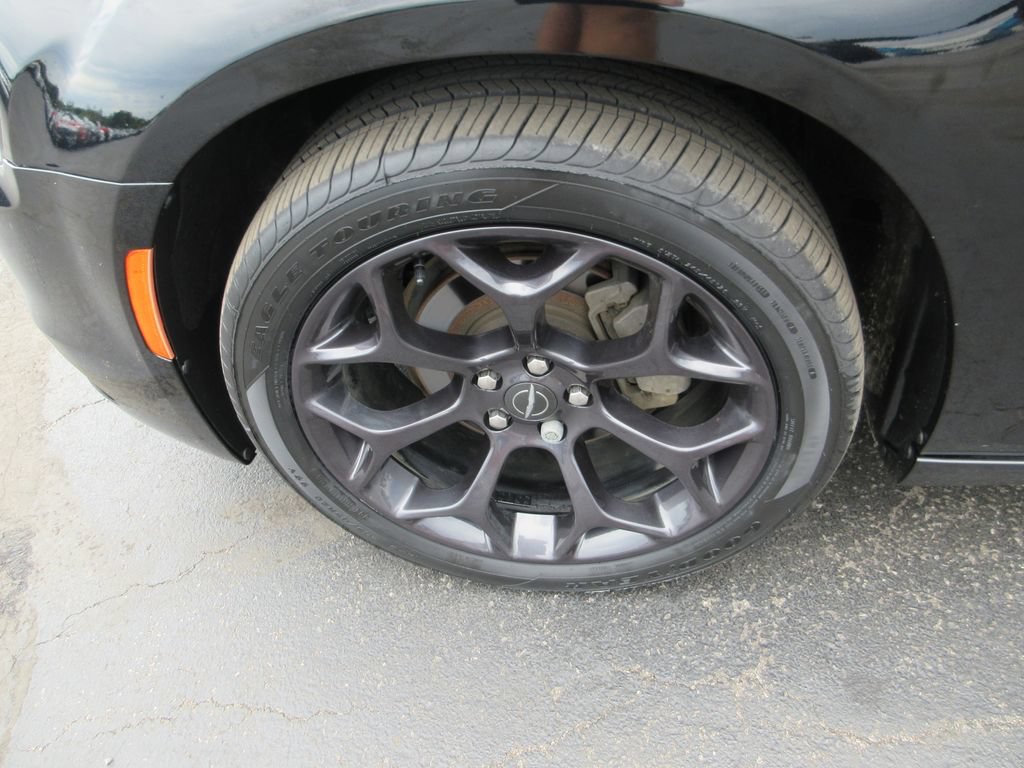Used 2020 Chrysler 300 Touring w/ Sport Appearance Package RWD image 13