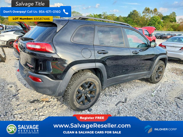Used 2016 Jeep Cherokee Trailhawk w/ Comfort/Convenience Group AWD/4WD image 4