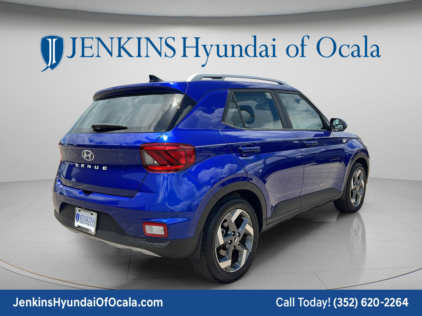 Used 2022 Hyundai Venue SEL w/ Cargo Package FWD image 3
