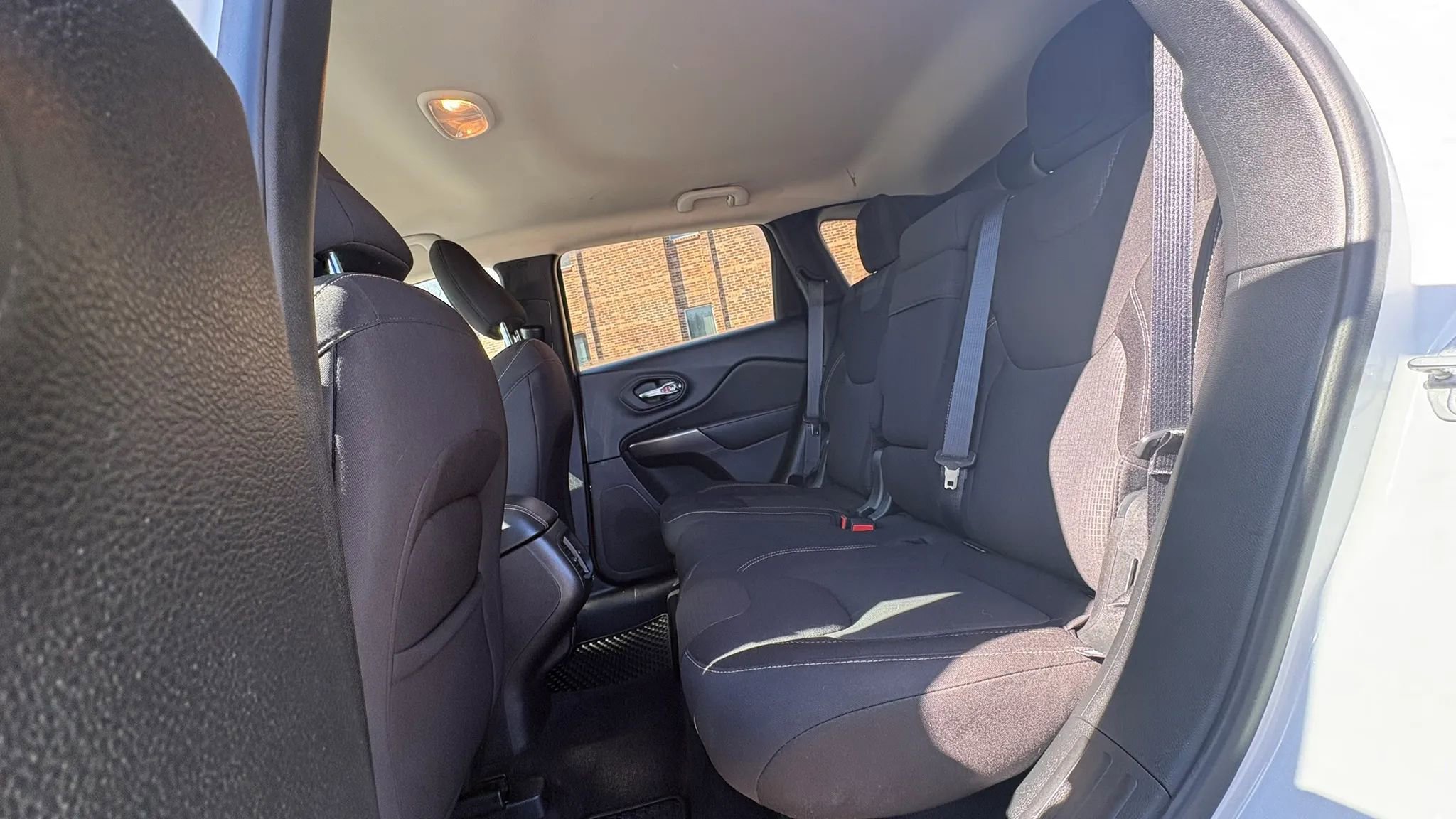 Used 2017 Jeep Cherokee Latitude w/ Cold Weather Group AWD/4WD image 23