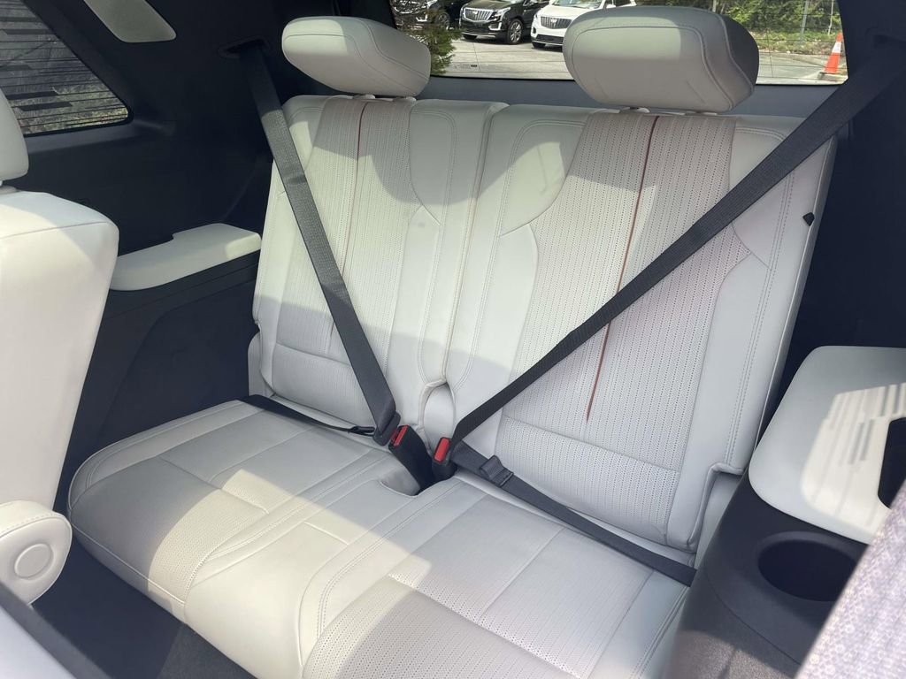 New 2026 Cadillac Vistiq Luxury w/ LPO, Premium Carpet Package image 12