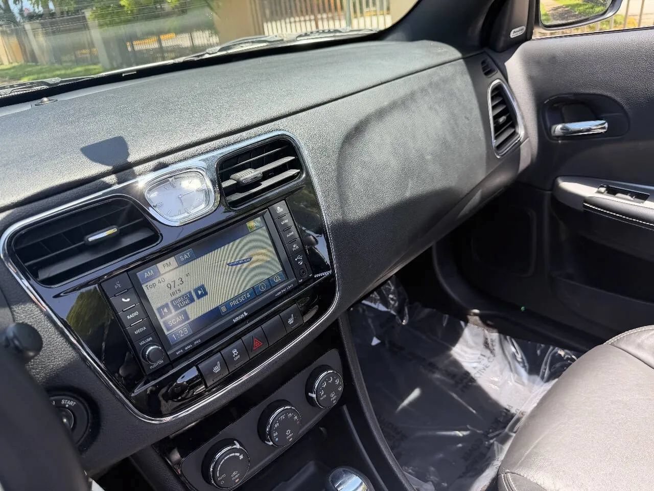 Used 2011 Chrysler 200 Limited FWD image 22