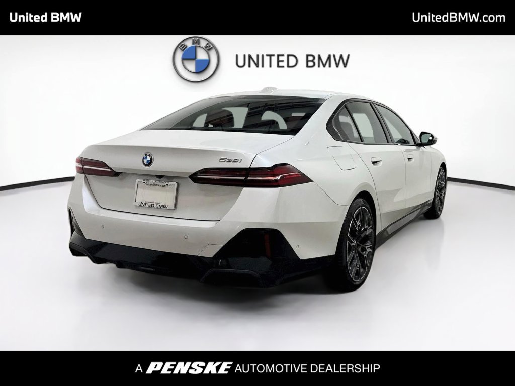 Used 2026 BMW 530i w/ M Sport Package RWD image 5