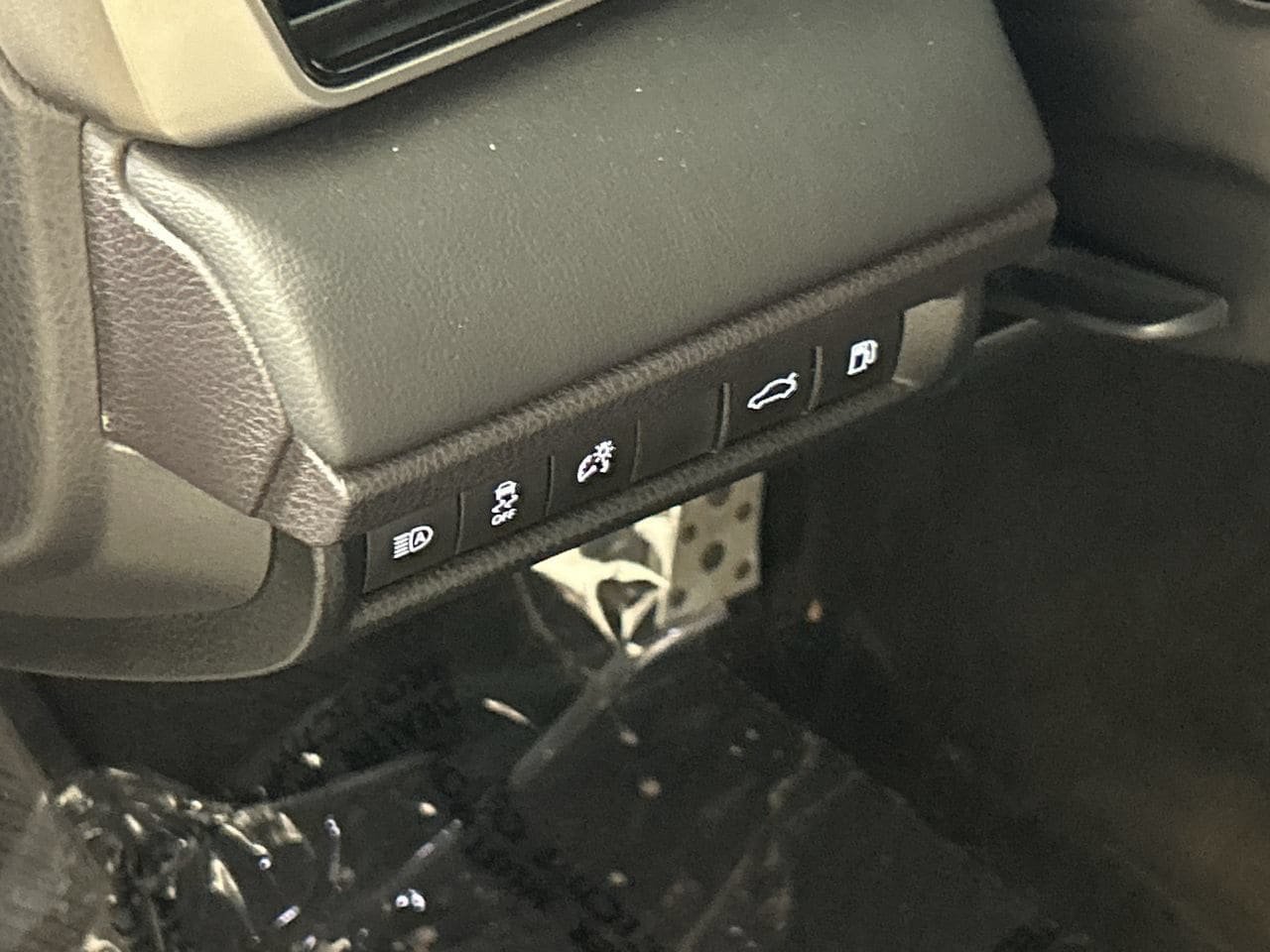Used 2025 Toyota Camry XSE FWD image 12