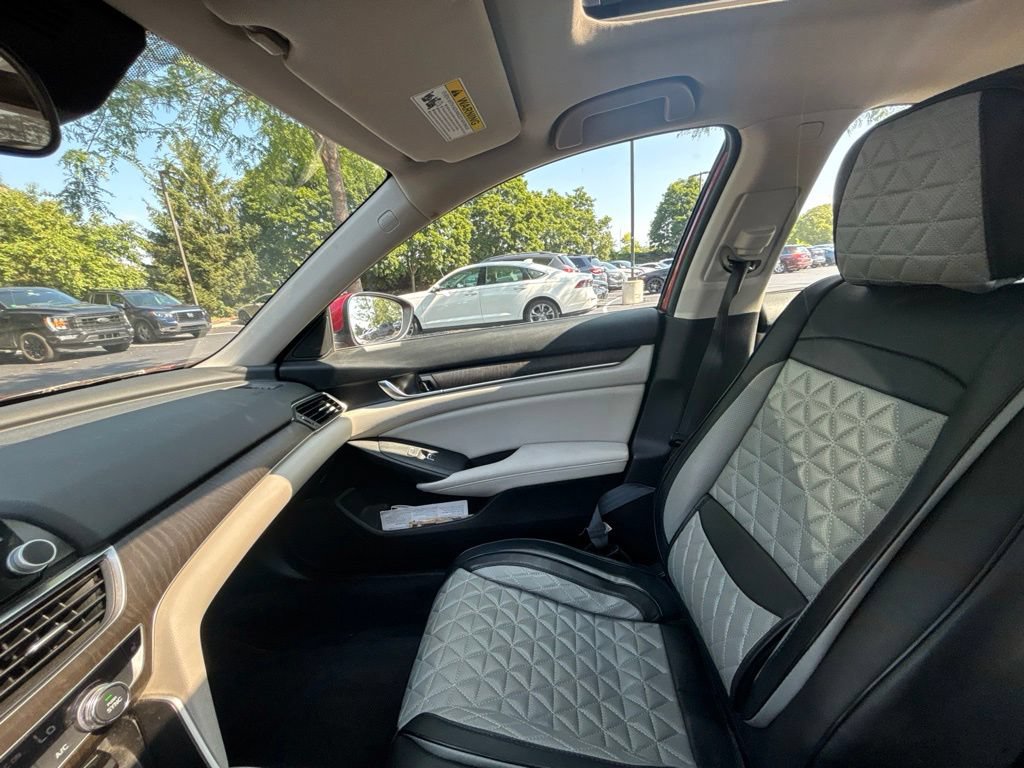 Used 2018 Honda Accord EX image 14