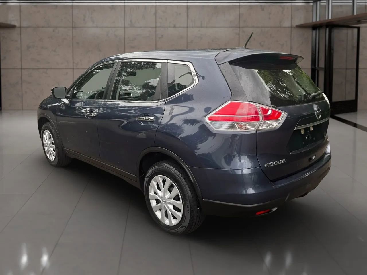 Used 2015 Nissan Rogue S image 4
