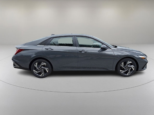 New 2026 Hyundai Elantra Limited FWD image 5