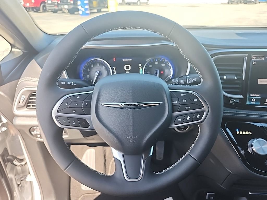 New 2026 Chrysler Pacifica Select image 10