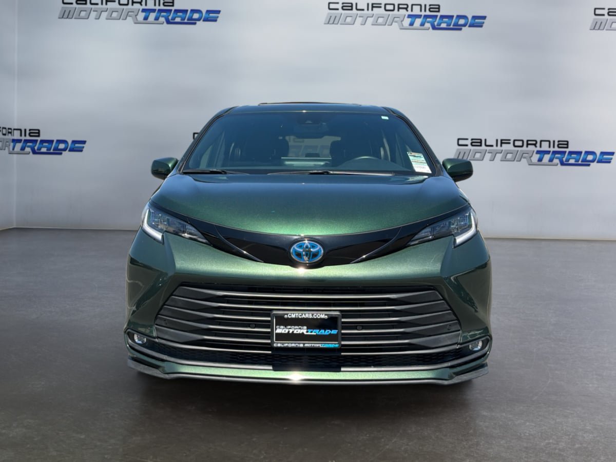 Used 2025 Toyota Sienna XLE Woodland Edition AWD/4WD image 2