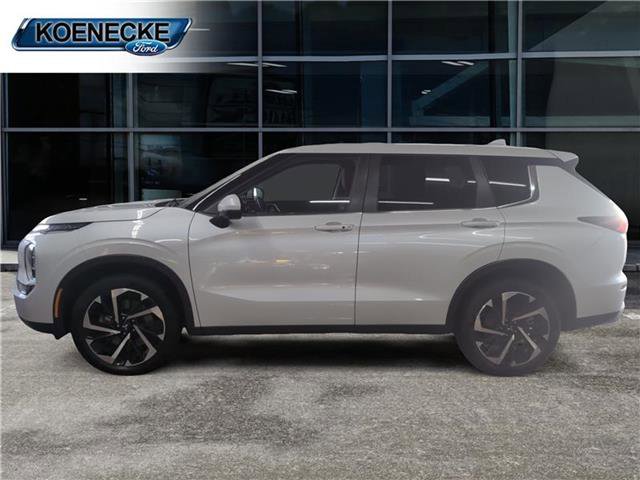 Used 2022 Mitsubishi Outlander SE image 2