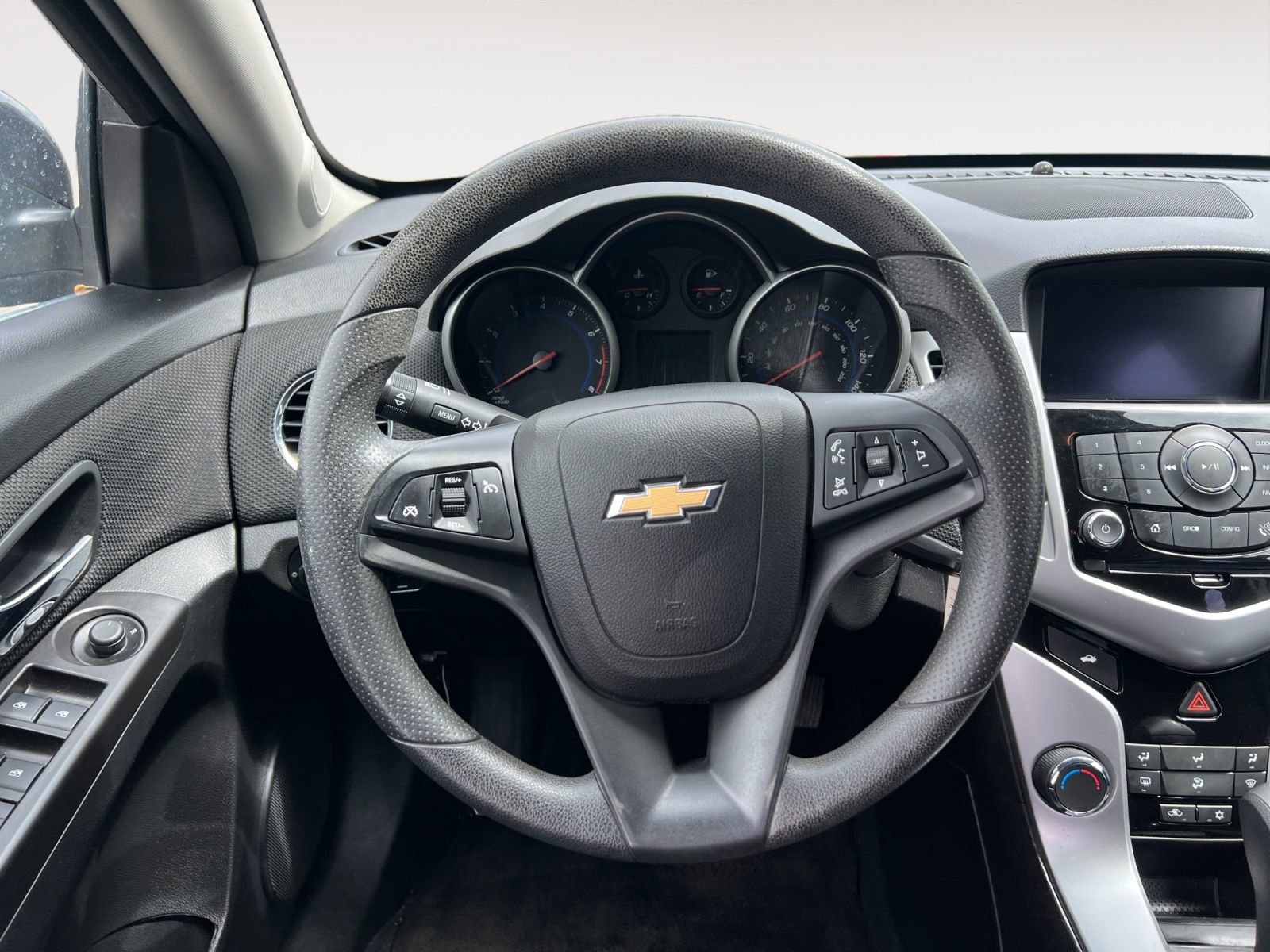 Used 2016 Chevrolet Cruze LT w/ Technology Package image 12