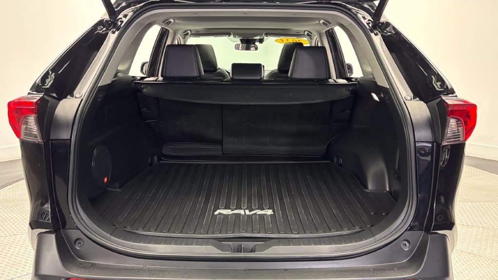 Used 2023 Toyota RAV4 XLE Premium AWD/4WD image 40