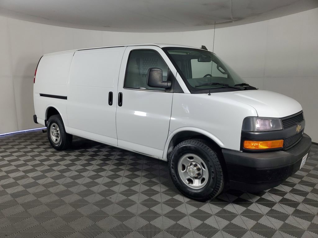 Used 2018 Chevrolet Express 2500 w/ Driver Convenience Package image 3
