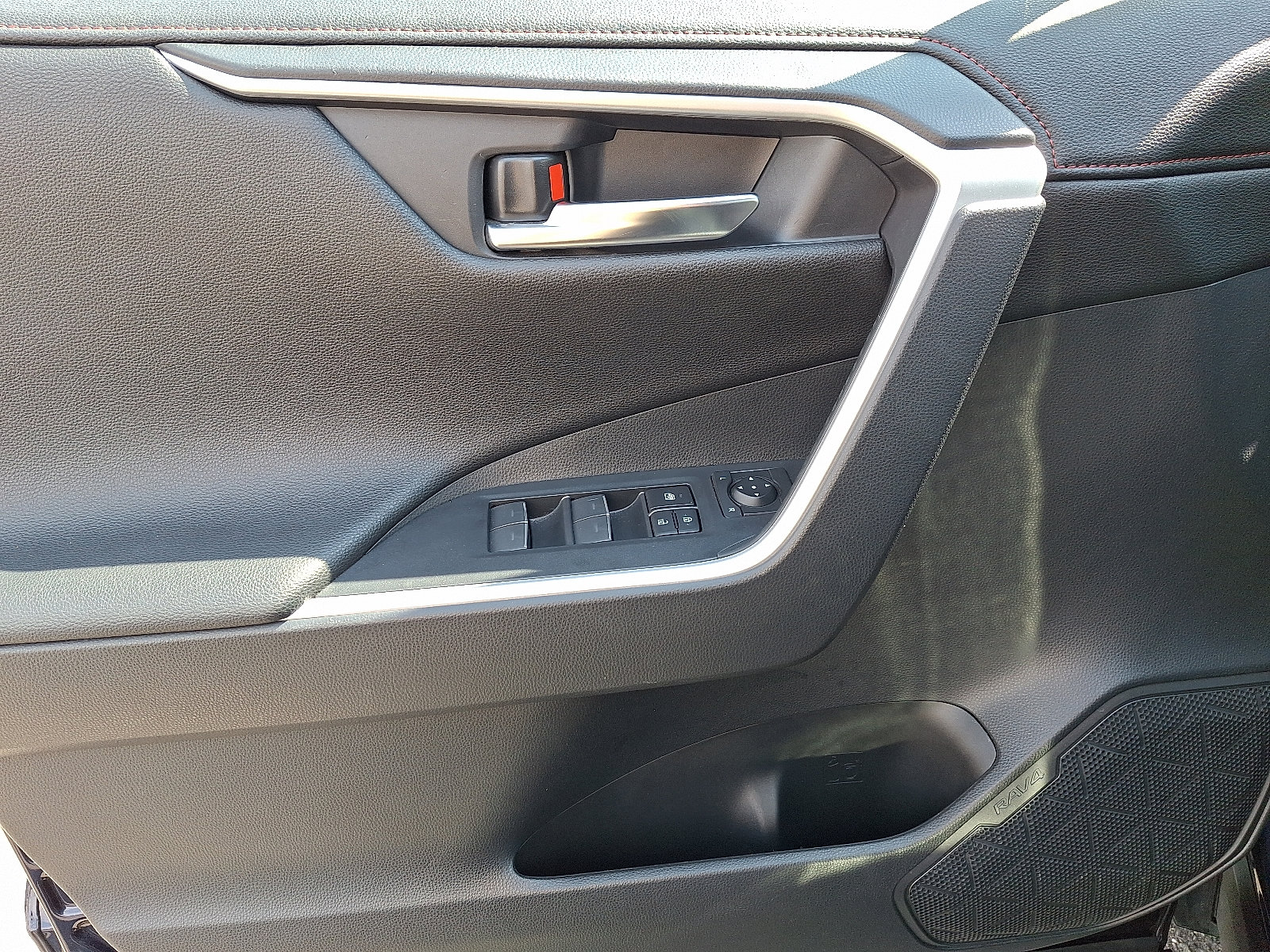 Used 2023 Toyota RAV4 XSE w/ Weather Package AWD/4WD image 13