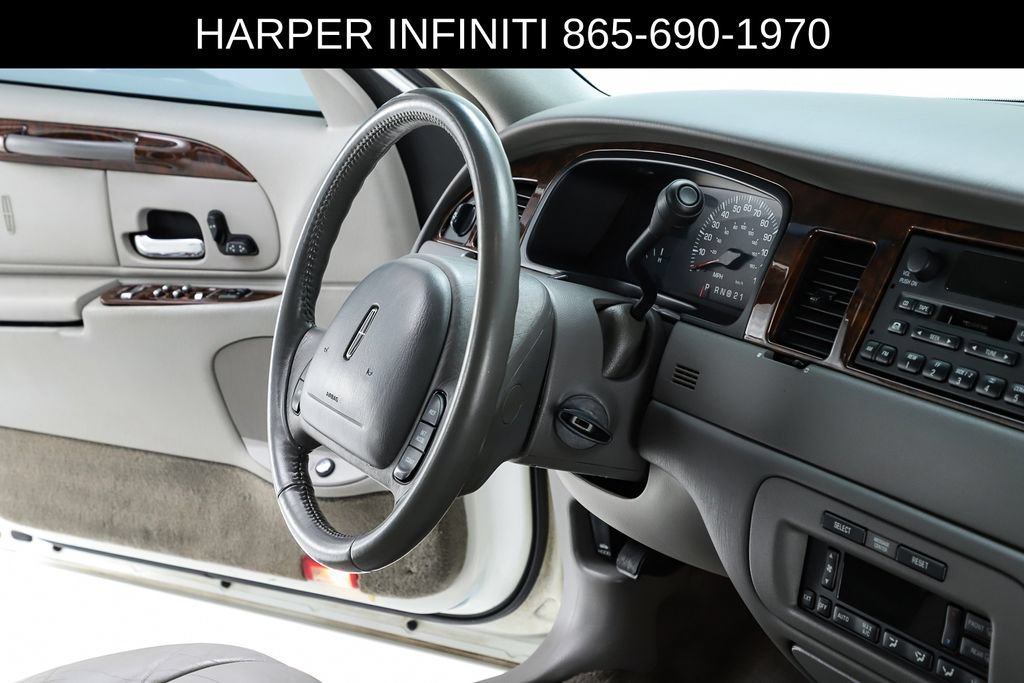 Used 2000 Lincoln Town Car Executive RWD image 66