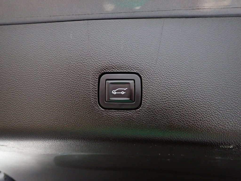 Used 2018 Chevrolet Traverse LT FWD image 16