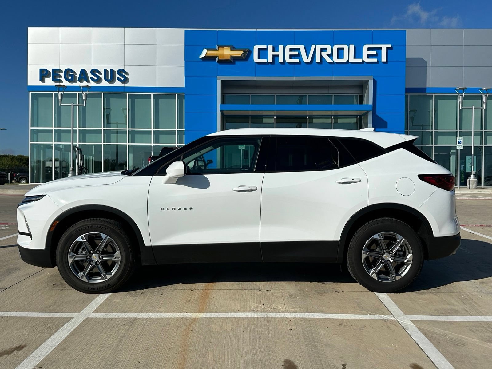 Used 2025 Chevrolet Blazer LT FWD video 2