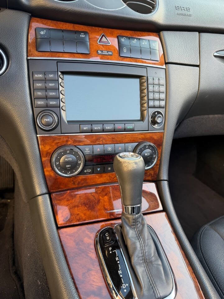 Used 2005 Mercedes-Benz CLK 500 Cabriolet w/ Lighting Pkg image 24