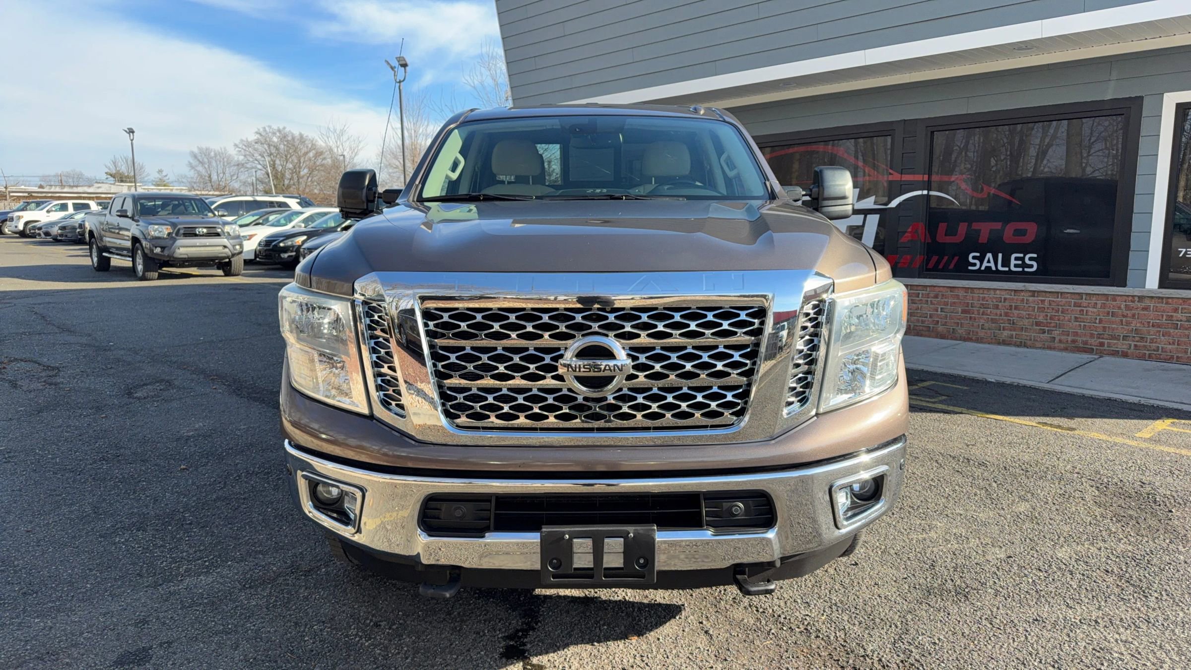 Used 2017 Nissan Titan SV image 2