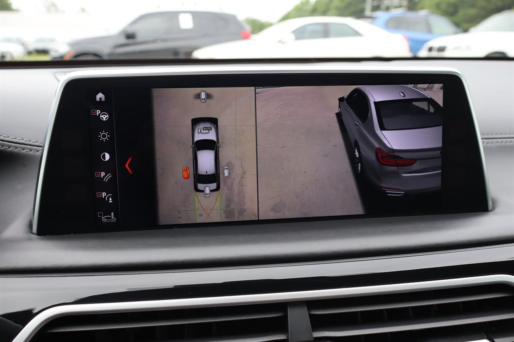 Used 2018 BMW 750i xDrive AWD/4WD image 32