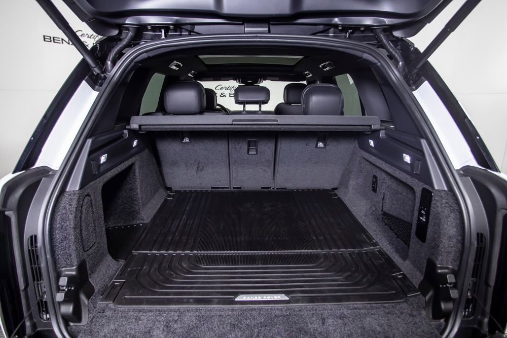 Used 2025 Land Rover Range Rover SE image 9