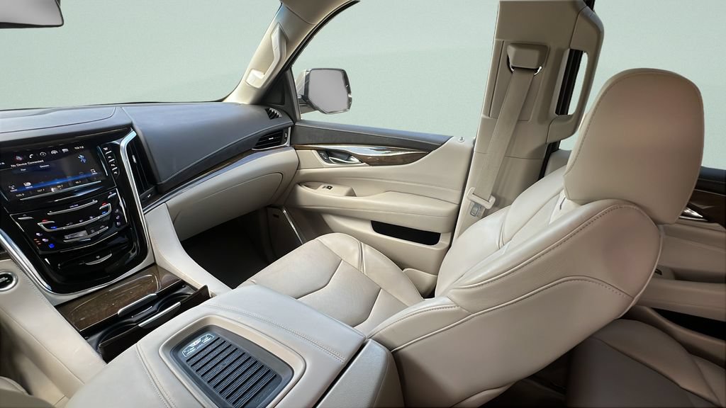 Used 2019 Cadillac Escalade Luxury w/ LPO, Radiant Package RWD image 13