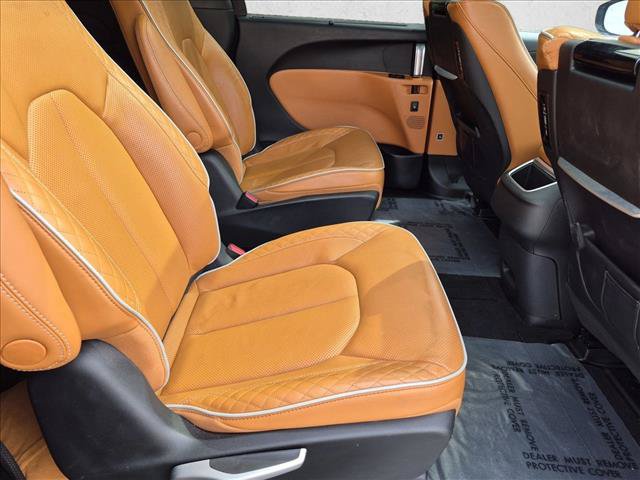 Used 2023 Chrysler Pacifica Pinnacle AWD/4WD image 22
