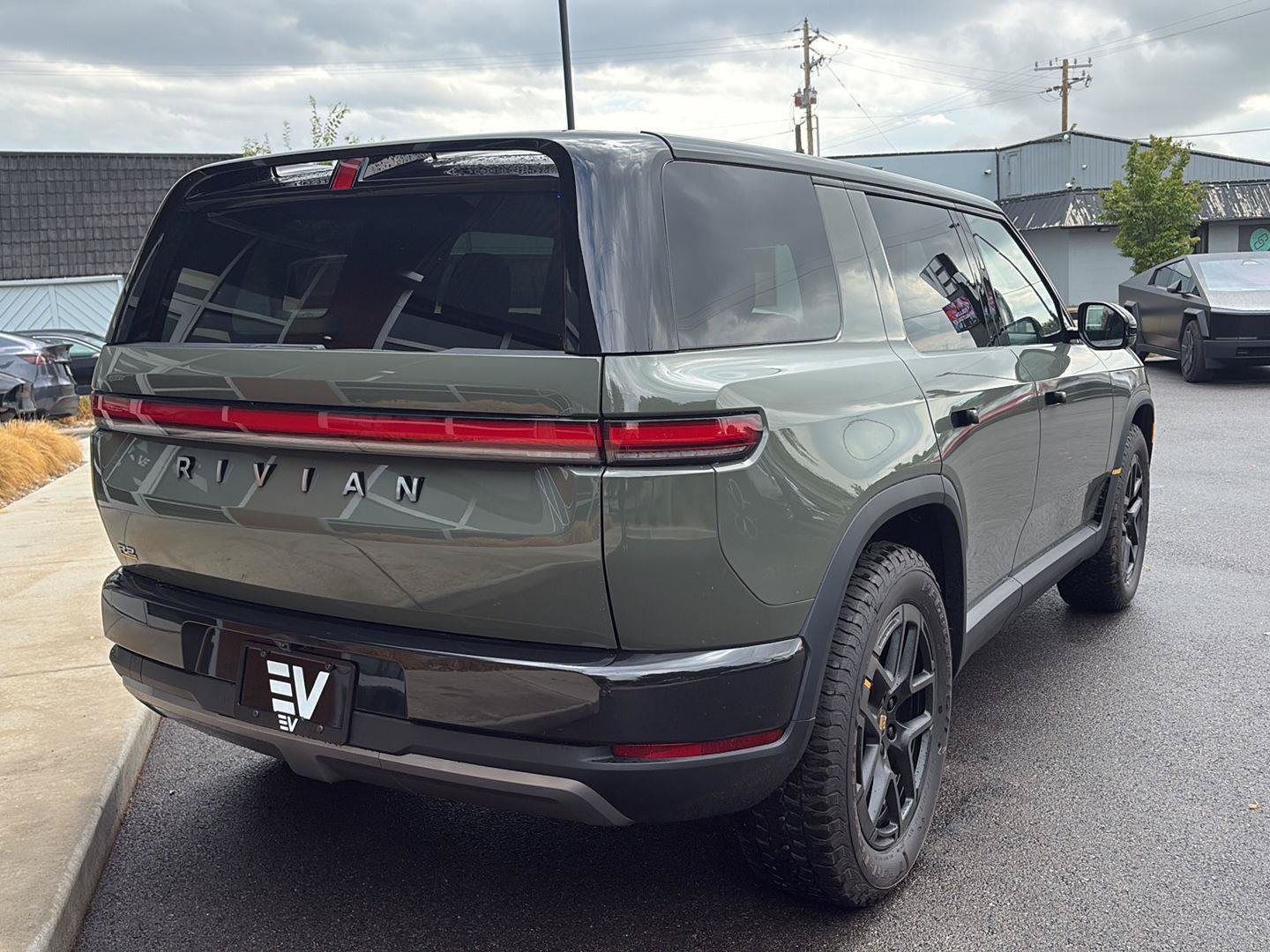 Used 2027 Rivian R2 Performance AWD/4WD image 8