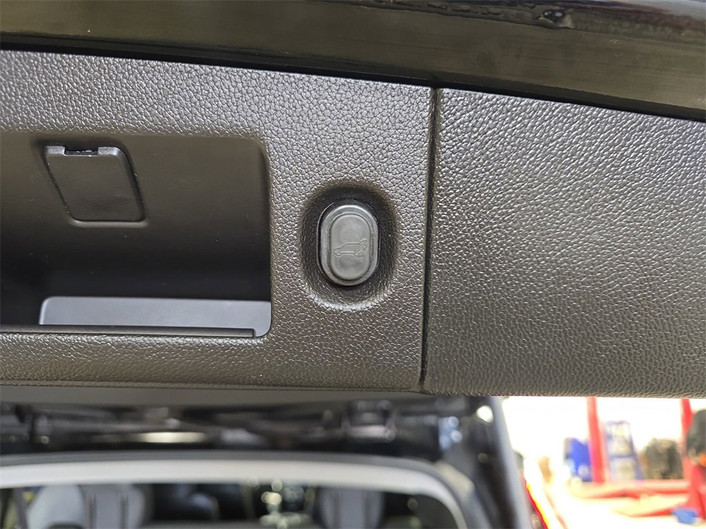 Used 2016 Cadillac Escalade ESV Premium image 14