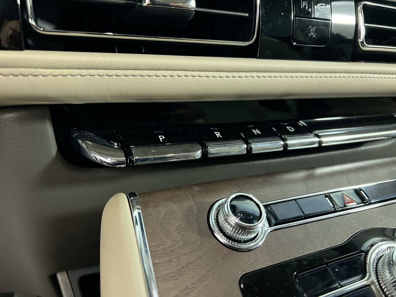 Used 2024 Lincoln Aviator Reserve w/ Elements Package Plus RWD image 22