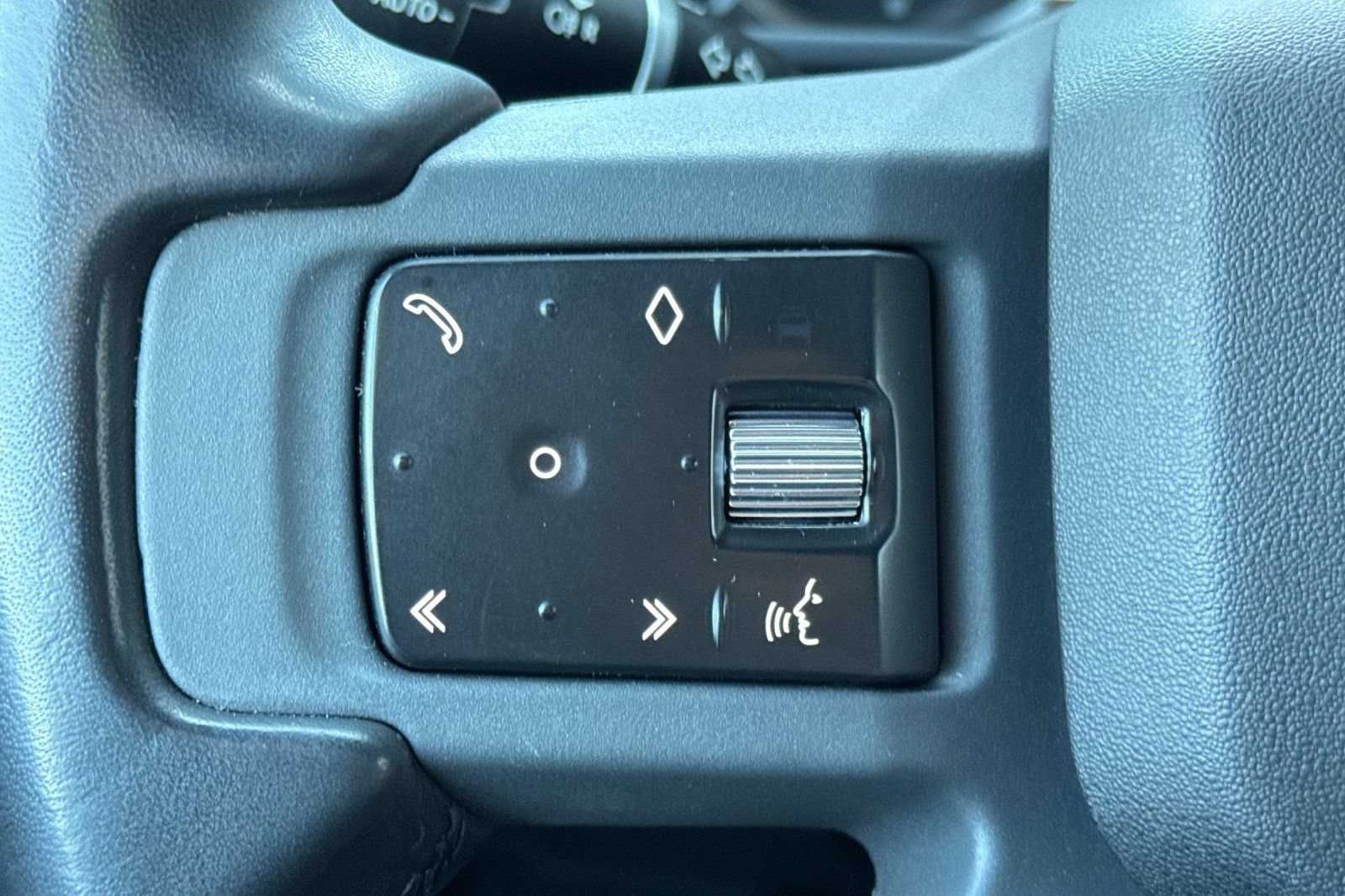Used 2023 Land Rover Defender 130 X-Dynamic SE AWD/4WD image 29