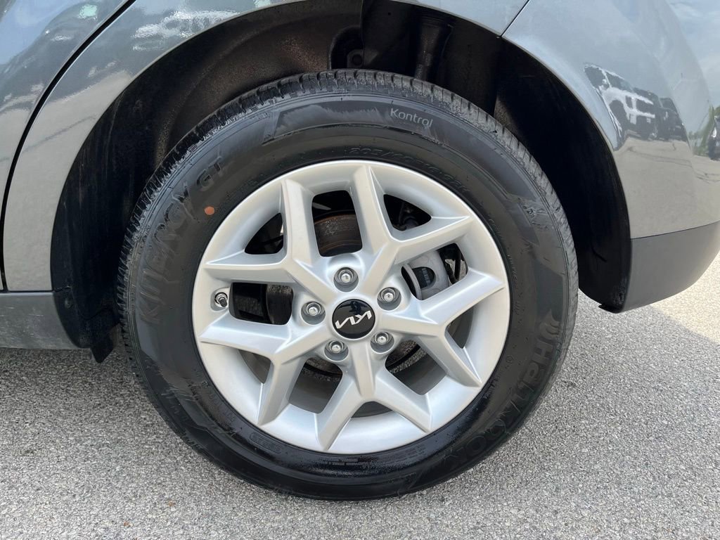 Used 2025 Kia Soul LX w/ LX Technology Package FWD image 8
