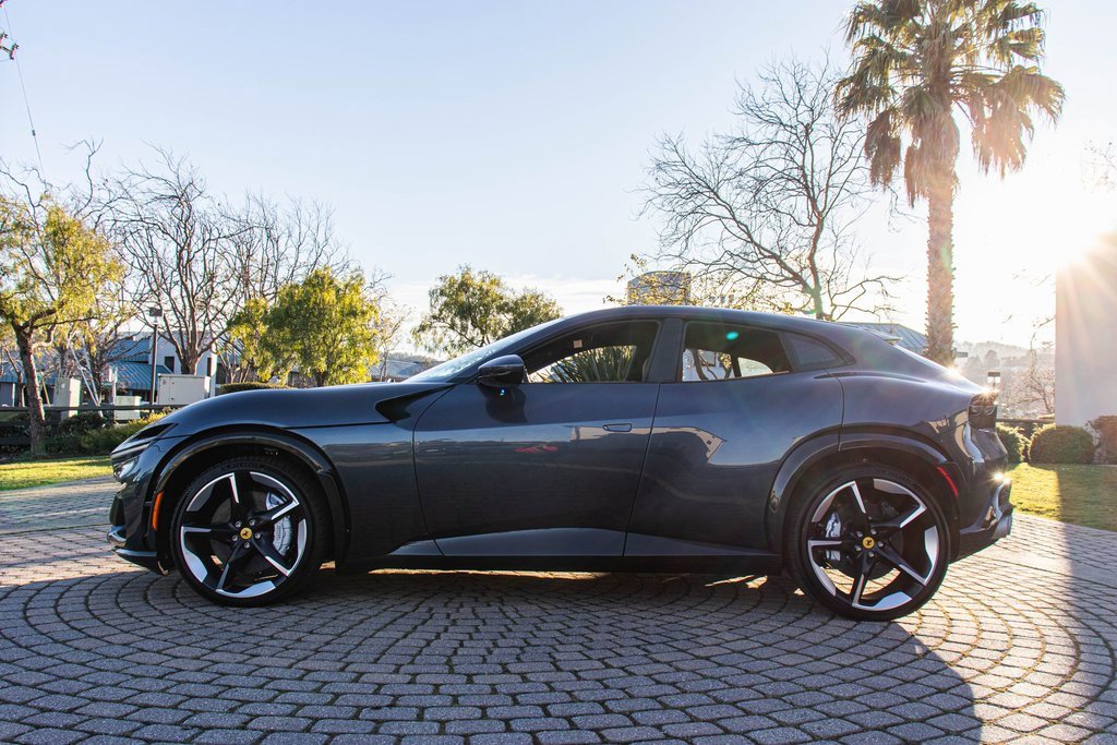 Certified 2024 Ferrari Purosangue Base image 9