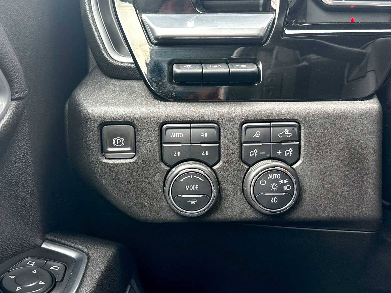 Certified 2023 Chevrolet Silverado 1500 High Country w/ High Country Premium Package image 37