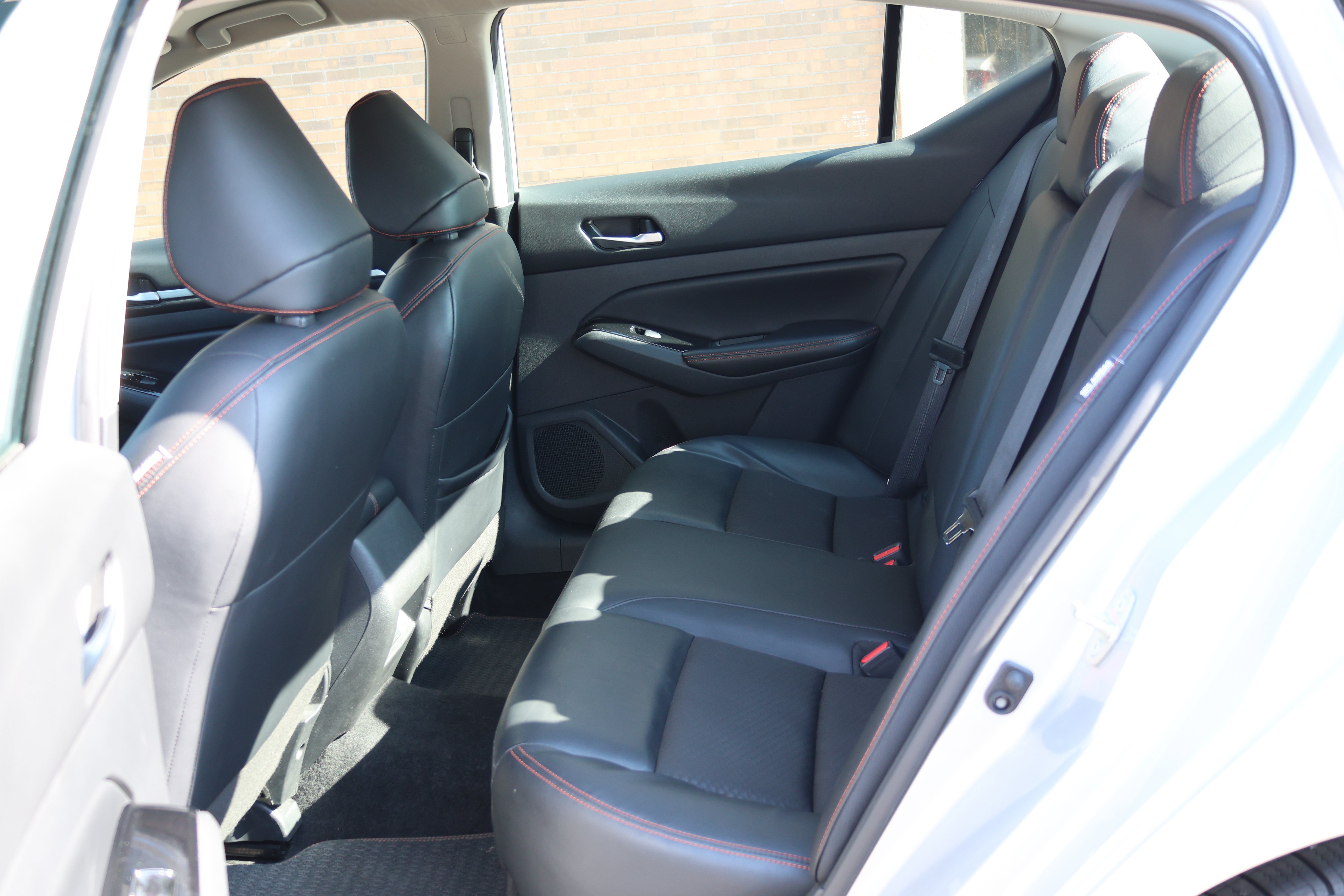 Used 2024 Nissan Altima 2.5 SR FWD image 16