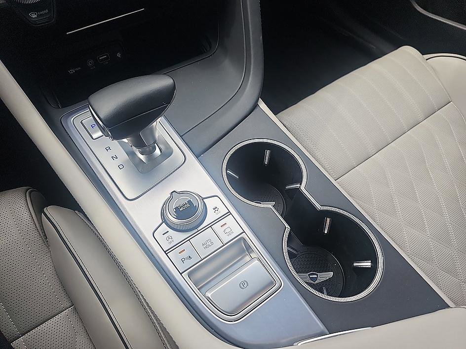 Used 2021 Genesis G70 2.0T w/ Prestige Package AWD/4WD image 26