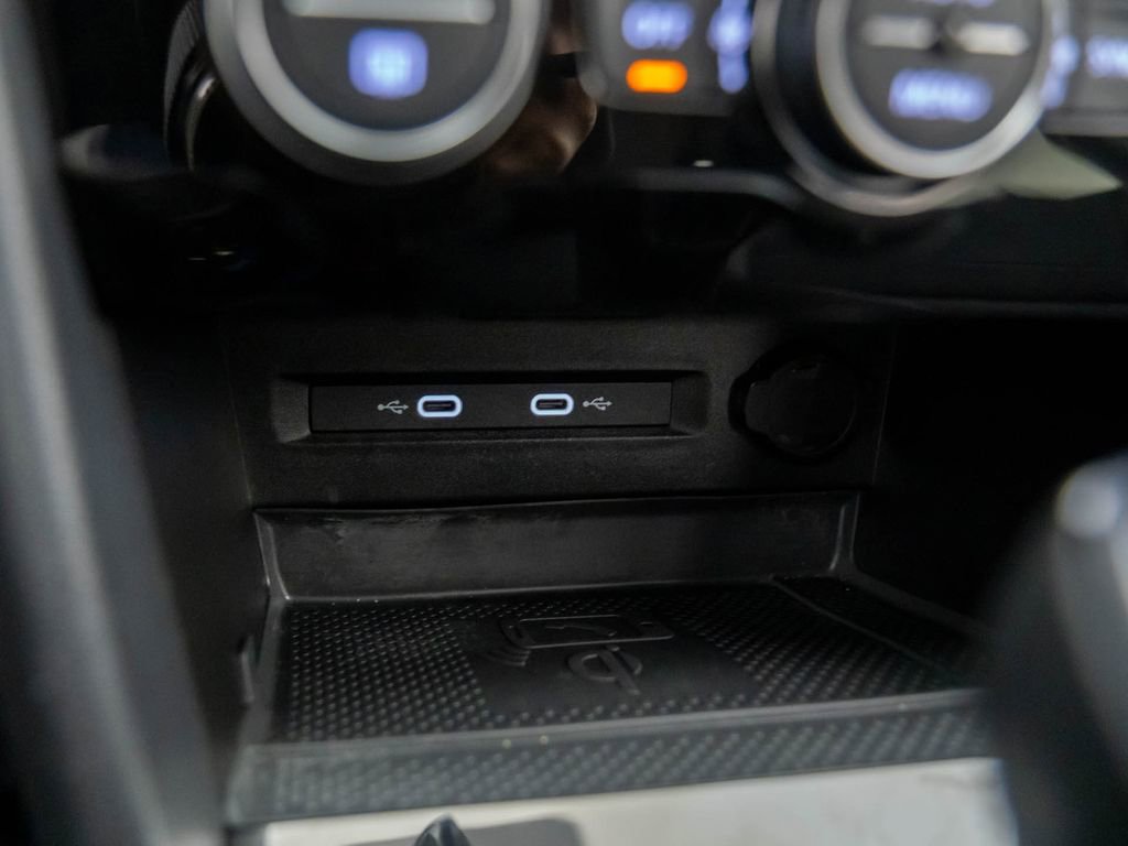 Used 2024 Volkswagen Taos SE image 31