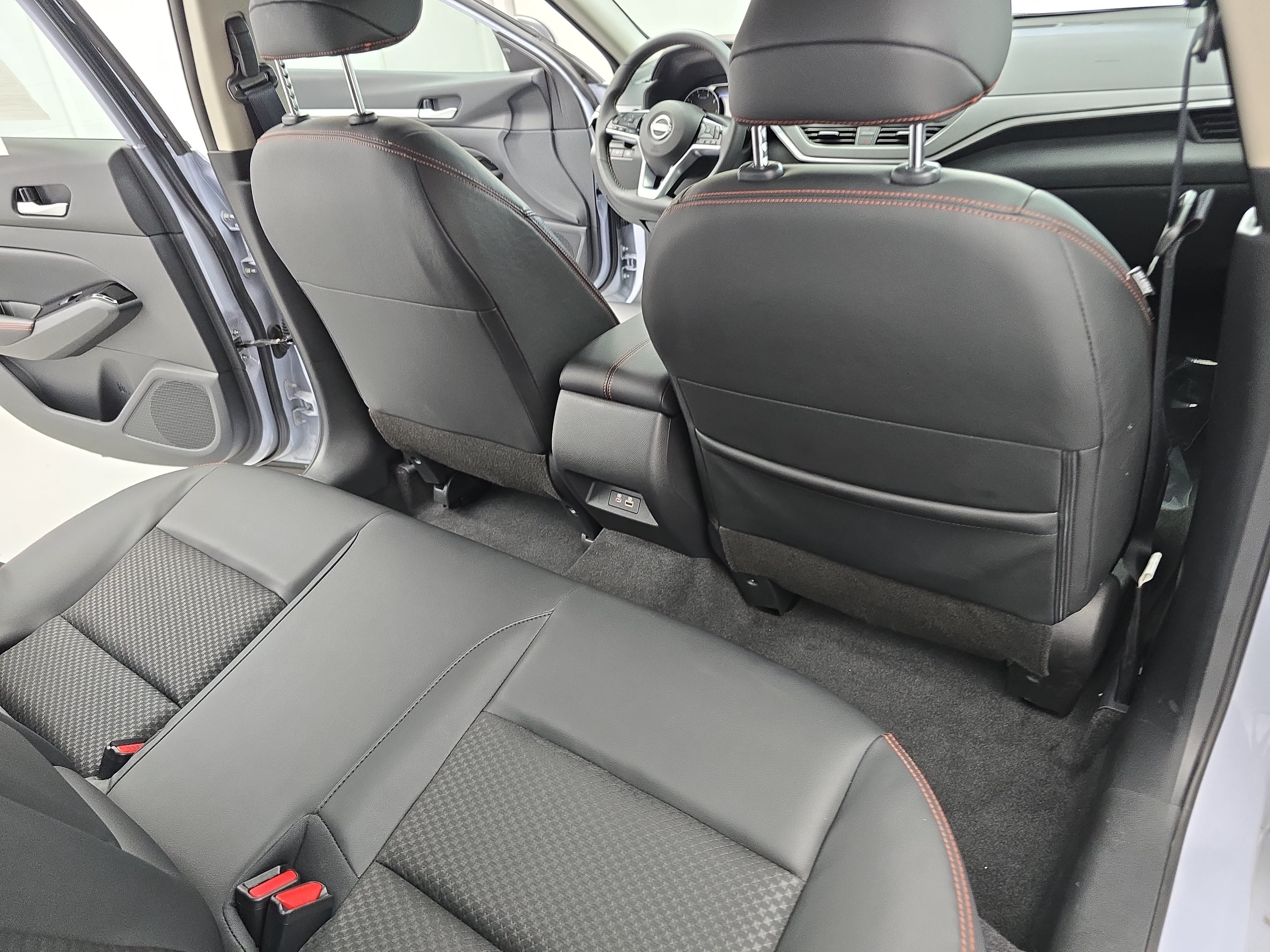 Certified 2025 Nissan Altima 2.5 SR FWD image 11