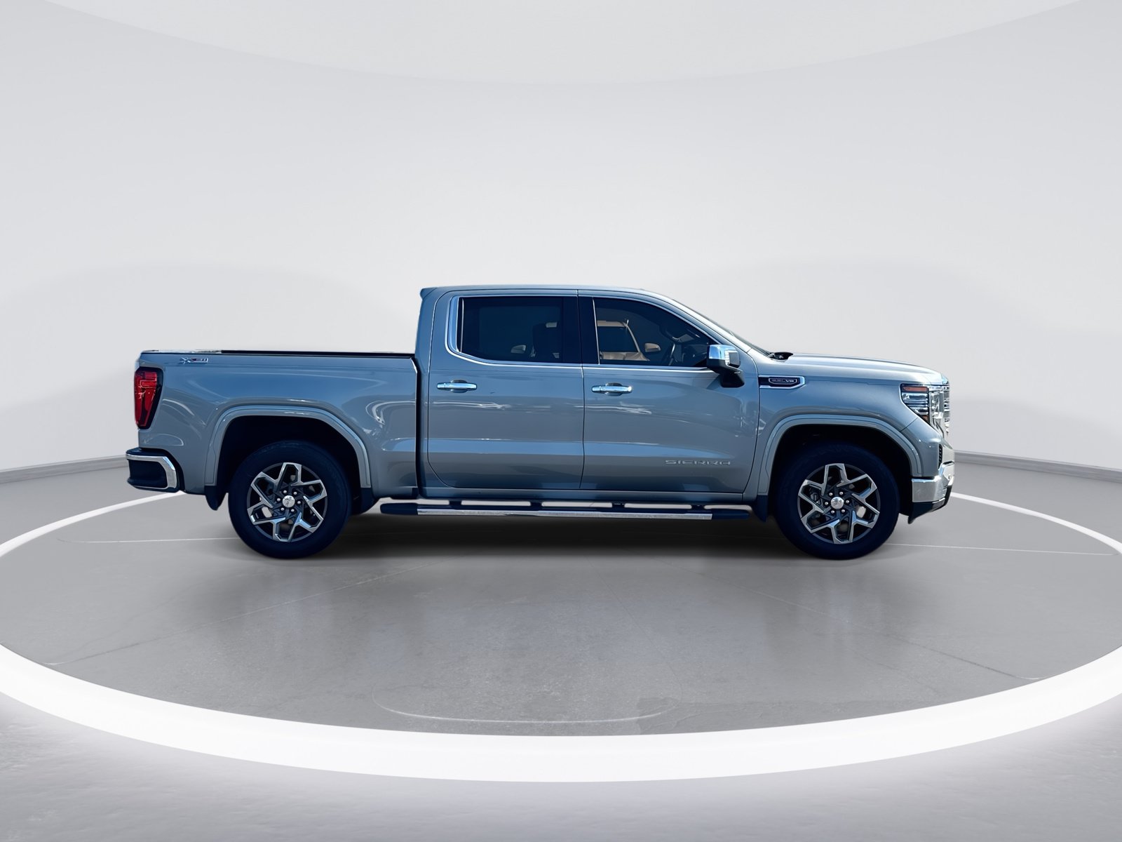 Used 2023 GMC Sierra 1500 SLT w/ SLT Premium Plus Package AWD/4WD image 10
