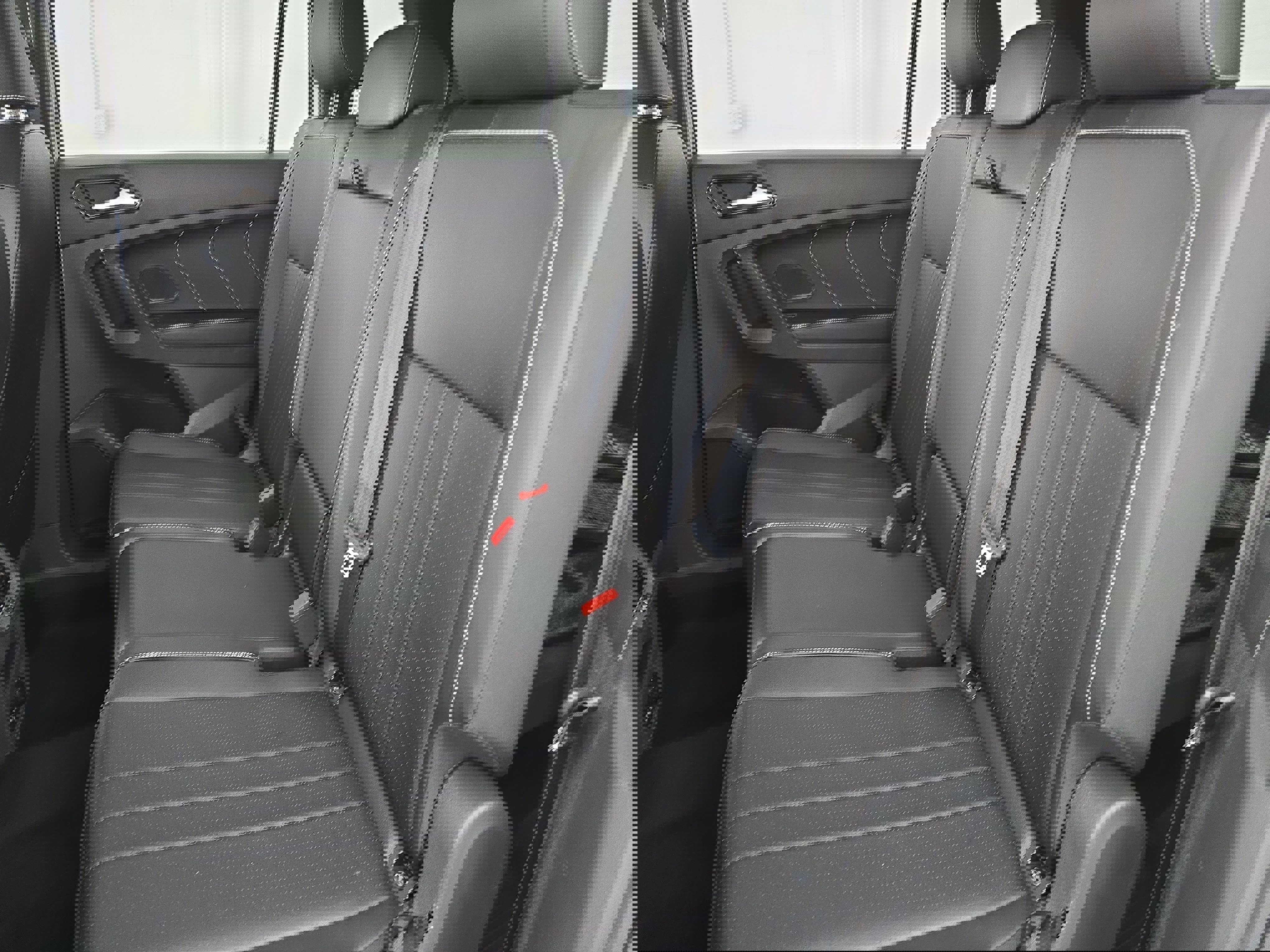 Certified 2024 Volkswagen Tiguan SE R-Line image 15