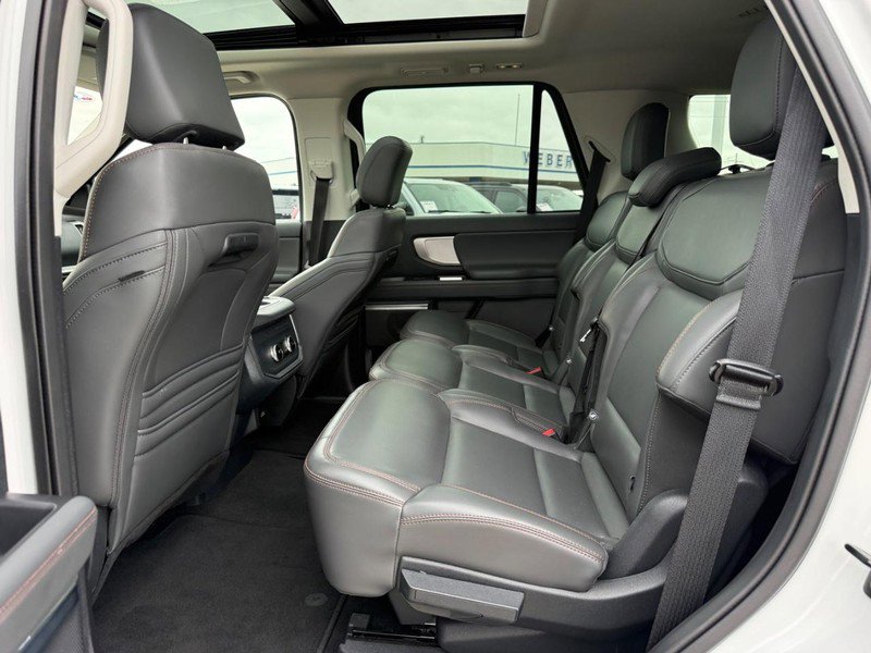 Used 2025 Ford Expedition Active AWD/4WD image 11
