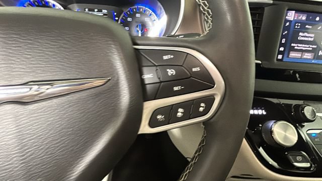 Used 2022 Chrysler Voyager LX FWD image 16
