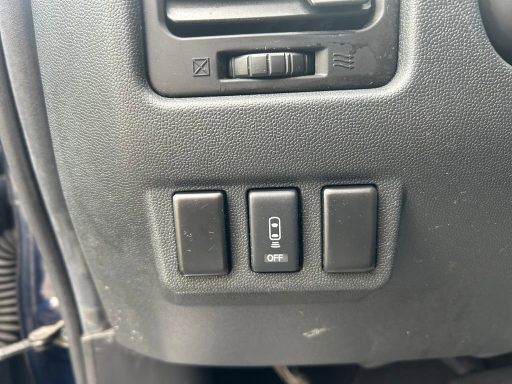 Used 2011 Nissan Titan SV w/ SV Value Truck Pkg AWD/4WD image 20