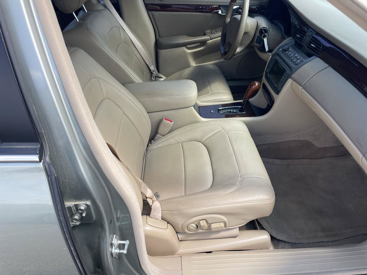Used 2005 Cadillac De Ville DTS w/ Equipment Group FWD image 40