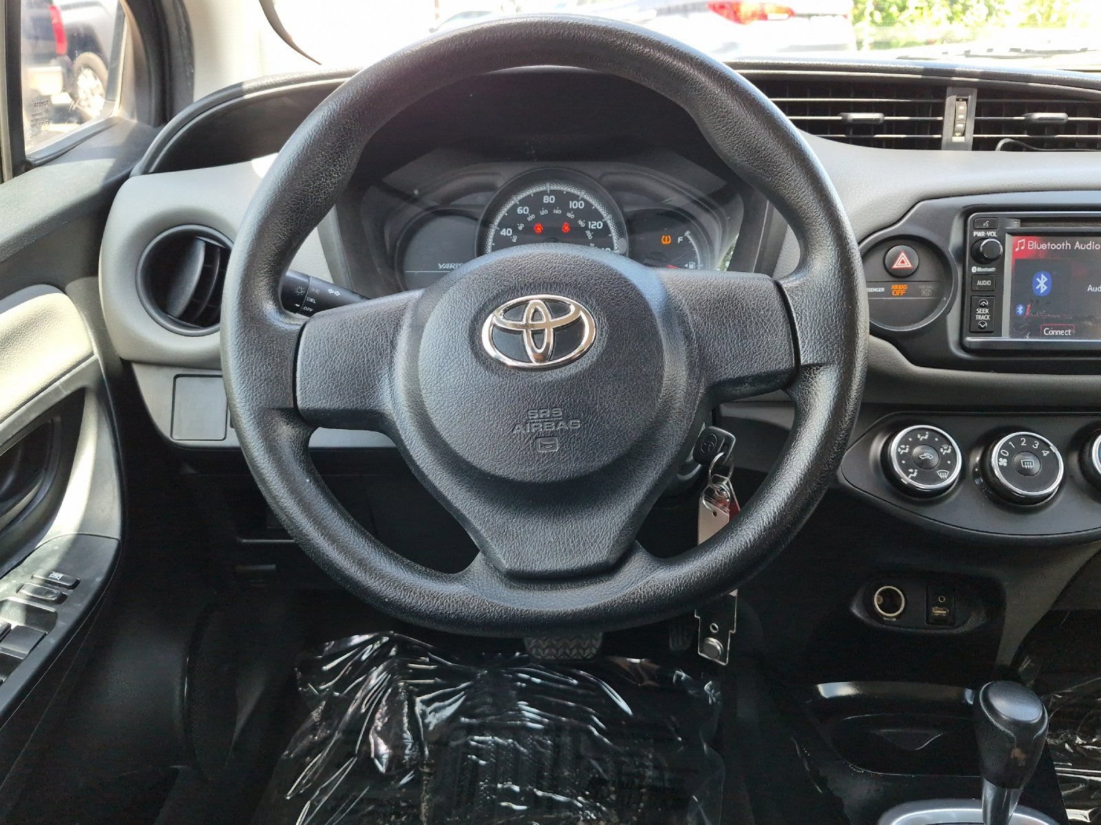 Used 2015 Toyota Yaris L FWD image 13