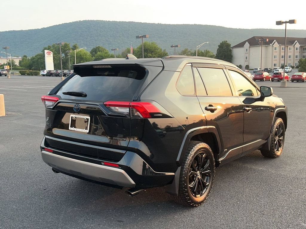Used 2022 Toyota RAV4 SE w/ Convenience Package AWD/4WD image 2