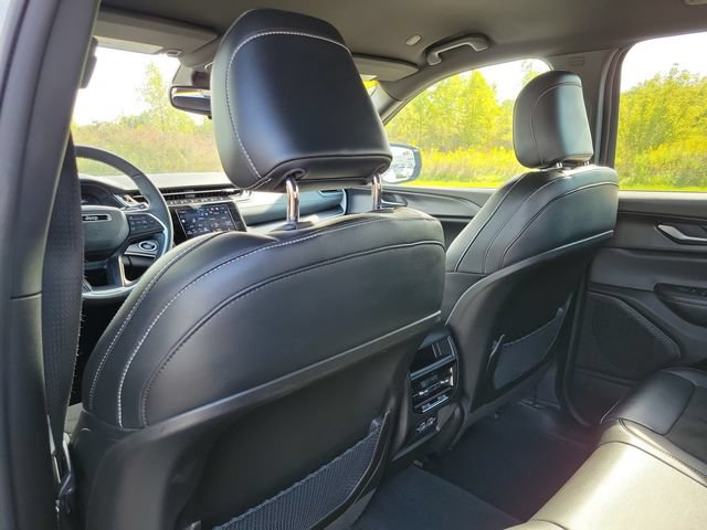 Used 2023 Jeep Grand Cherokee Altitude AWD/4WD image 21