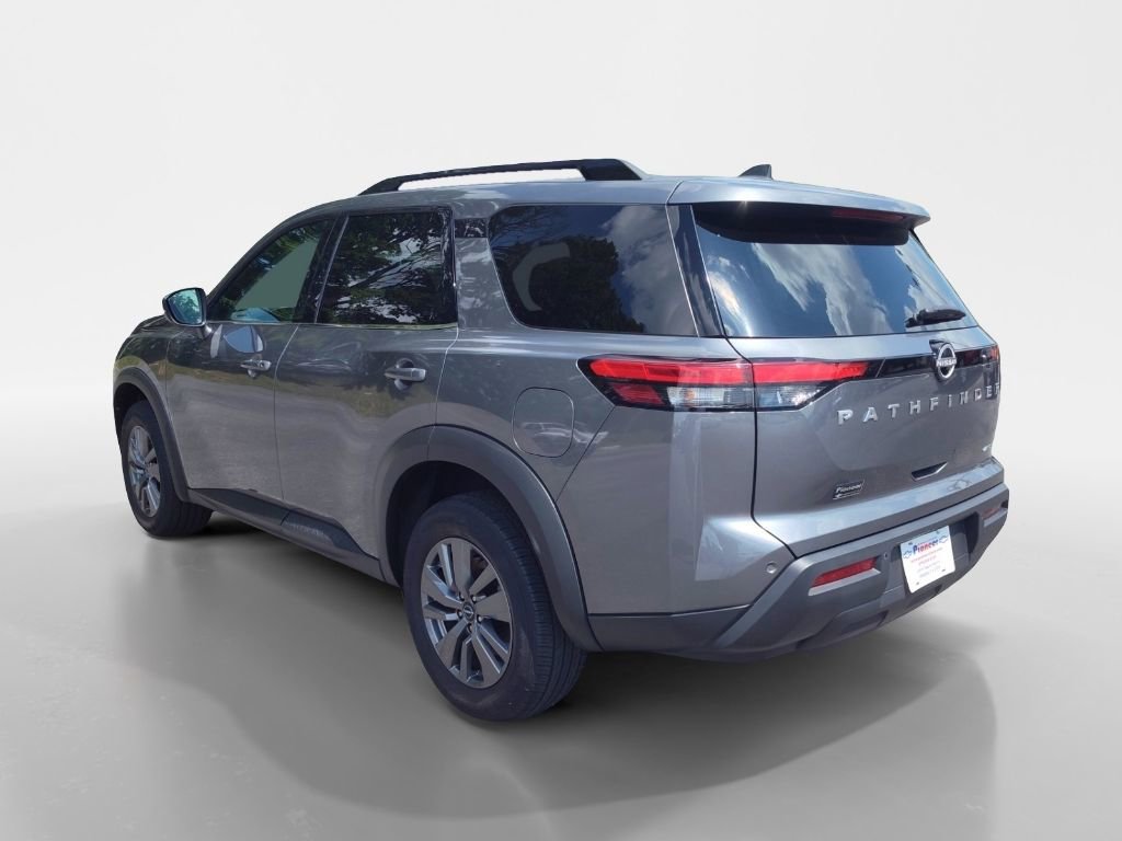 Used 2025 Nissan Pathfinder SV image 4