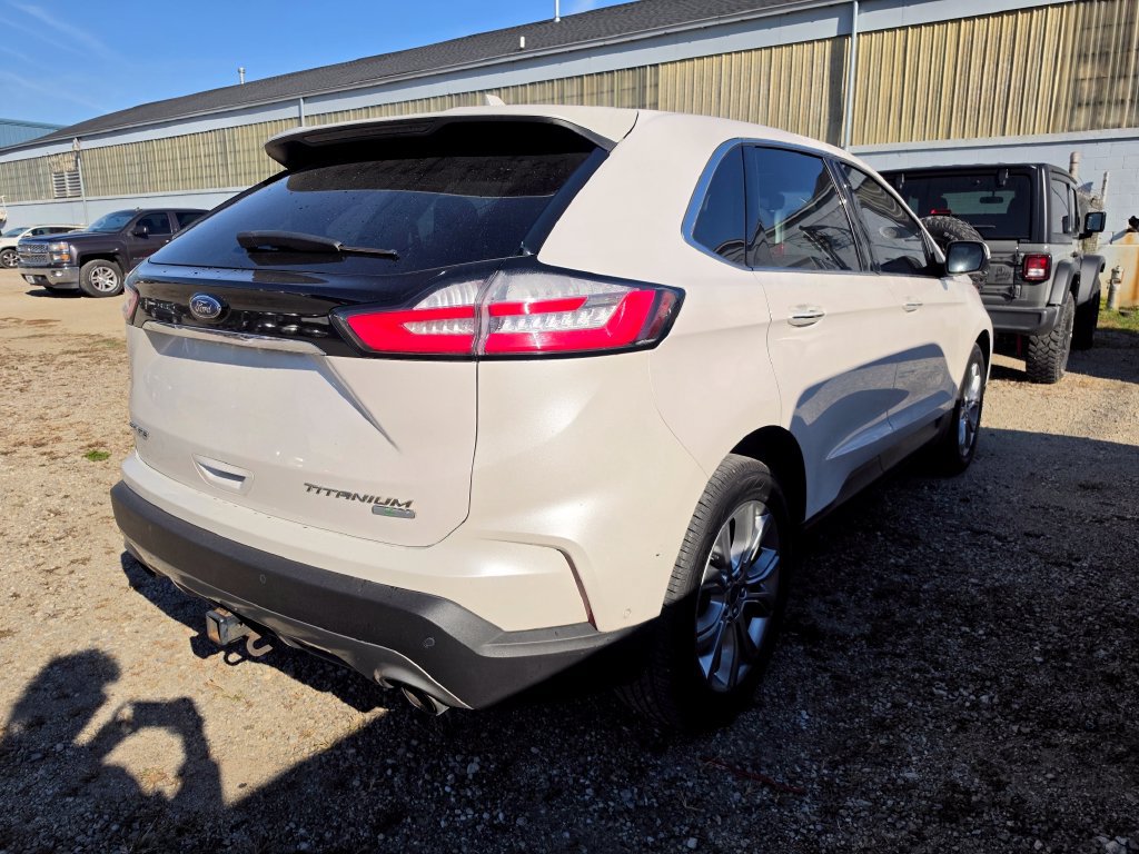 Used 2019 Ford Edge Titanium w/ Cold Weather Package AWD/4WD image 2
